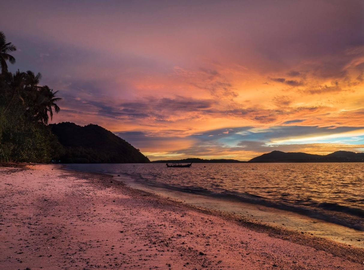 Baan Mai Beachfront Lone Island Phuket المظهر الخارجي الصورة
