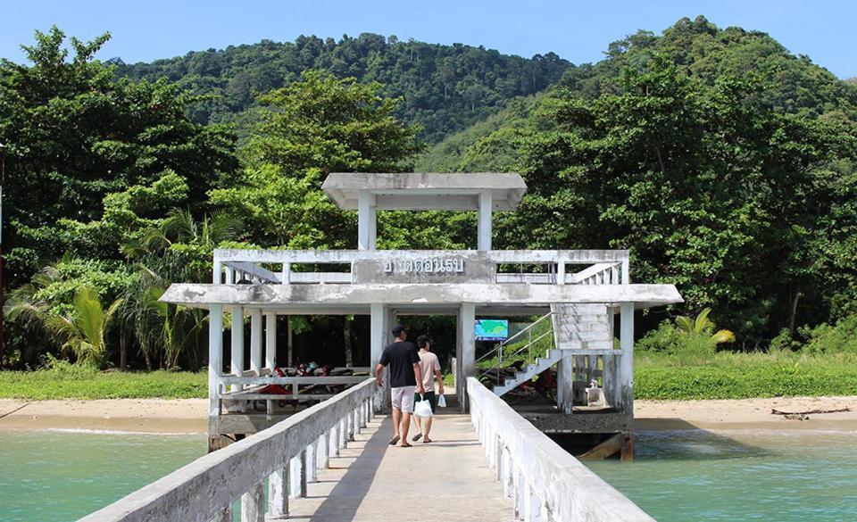 Baan Mai Beachfront Lone Island Phuket المظهر الخارجي الصورة